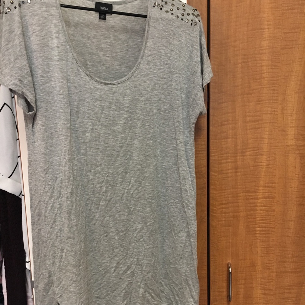 Grey t-shirt!